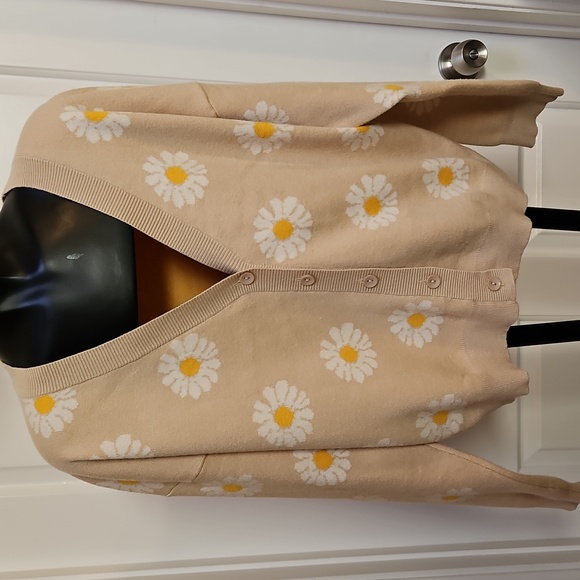 Sweaters - Daisy Floral Button-Up Cardigan - M